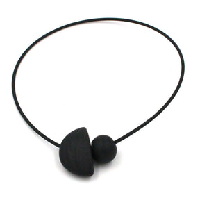 Nais Ceramic PVC Necklace, Black