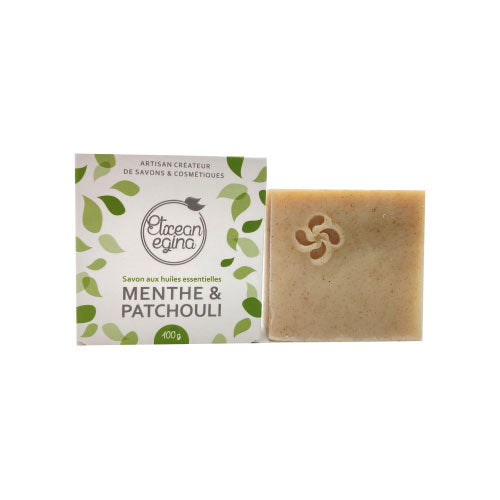 A natural, ultra-rich soap with a refreshing sensation on the skin and an intense natural fragrance of mint and patchouli