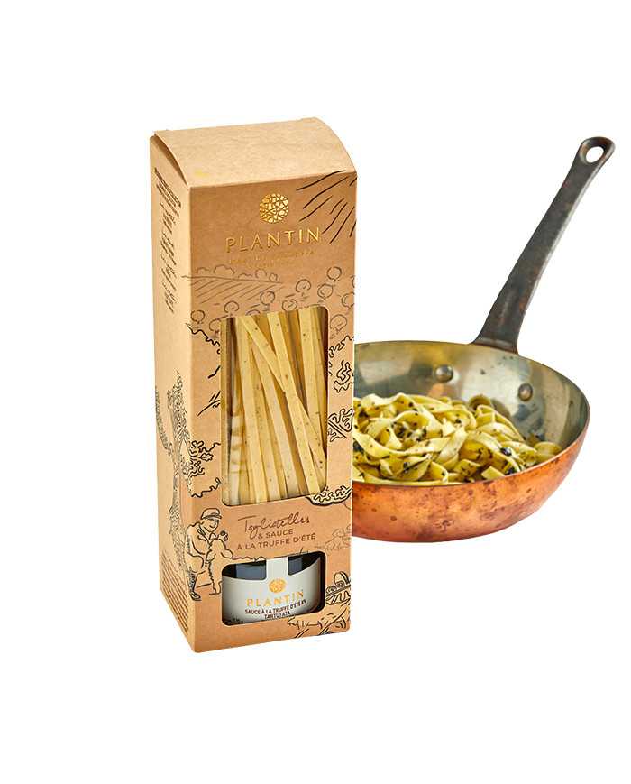 This Summer Truffle Tagliatelle &amp; Sauce Gift Set brings together egg tagliatelle infused with summer truffle and a creamy sauce, allowing you to prepare a generous, indulgent dish in just a few simple steps. A gourmet gift set, perfect for sharing a delicious dish of summer truffle tagliatelle for two